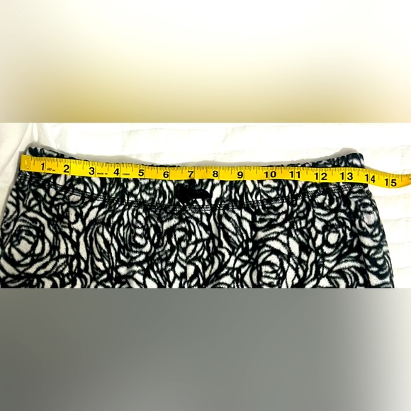 Nicole Miller rose flower black and white fleece pajama set size Large - Picture 7 of 11